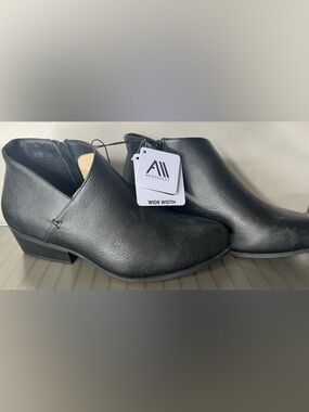 AEROSOLES Black Wide-Width Slip-On Ankle Booties faux leather easy clean classic